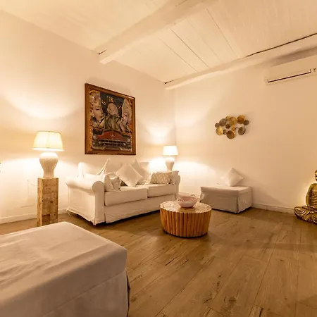 Campo dei Fiori Historic Apartment-2
